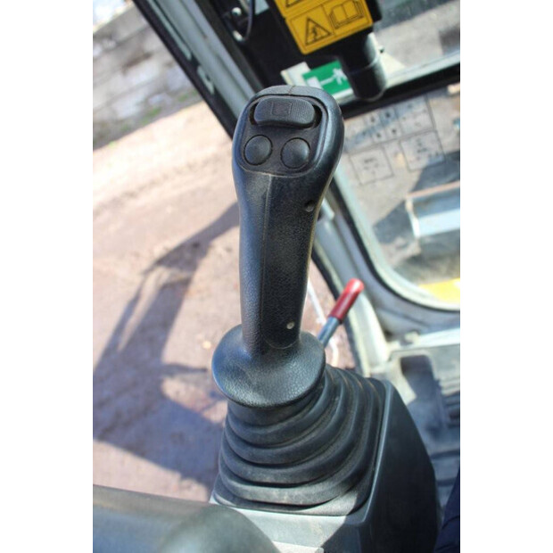 2014 TAKEUCHI TB235-46211196