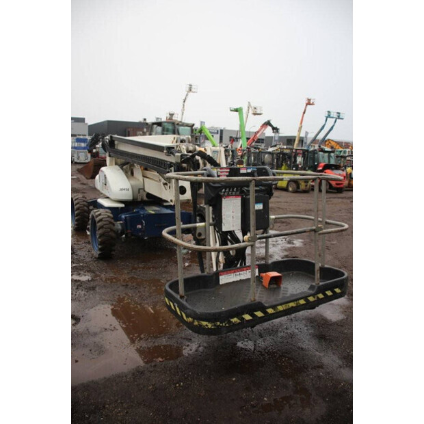 2015 نيفتيليفت HR21-46211458