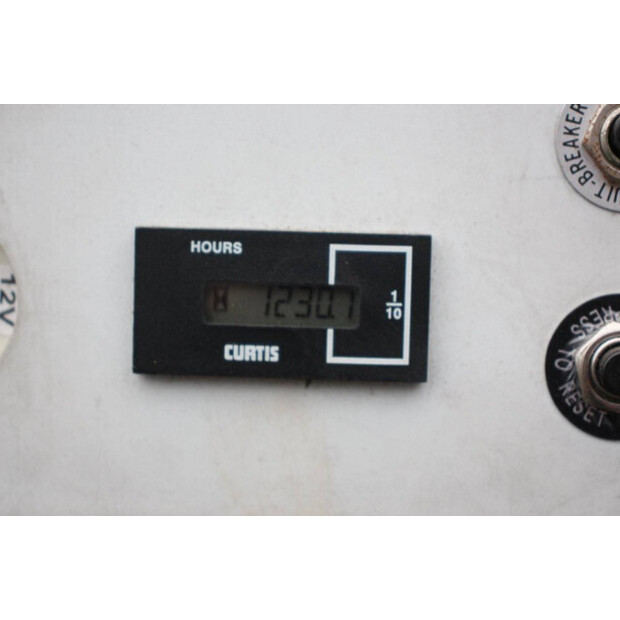 2015 نيفتيليفت HR21-46211474