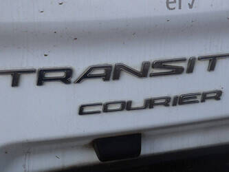 ford-transit-courier-1436092-46212163