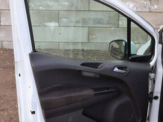 ford-transit-courier-1436092-46212165