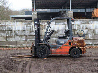 2016-toyota-02-8fgjf35-1436125-46213304