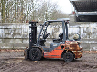 2016-toyota-02-8fgjf35-1436125-46213305