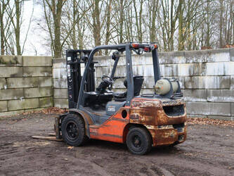 2016-toyota-02-8fgjf35-1436125-46213306