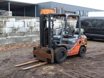 2016-toyota-02-8fgjf35-1436125-46213311