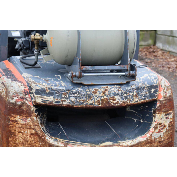 2016 Toyota 02-8FGJF35-46213321