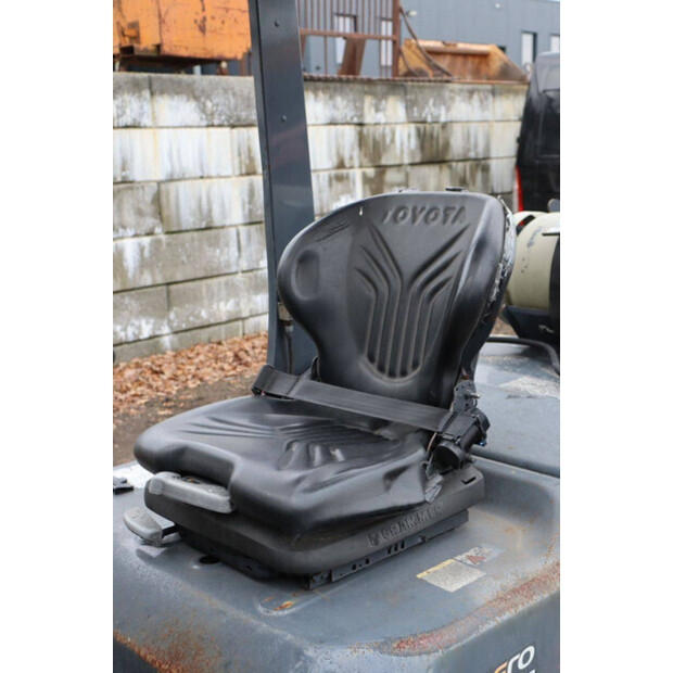 2016 Toyota 02-8FGJF35-46213332