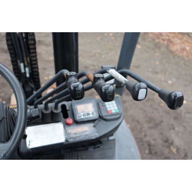 2016 Toyota 02-8FGJF35-46213336