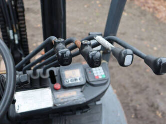 2016-toyota-02-8fgjf35-1436125-46213336