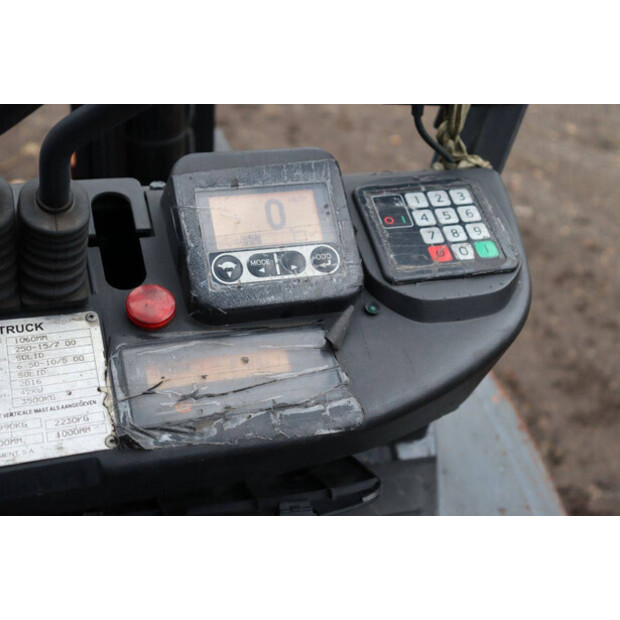 2016 Toyota 02-8FGJF35-46213337