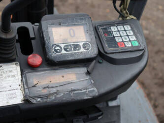 2016-toyota-02-8fgjf35-1436125-46213337