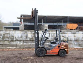 2016-toyota-02-8fgjf35-1436125-46213343