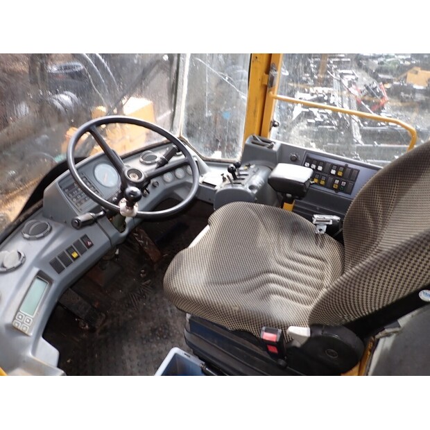 1992 فولفو L120B-46220002