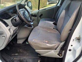 2006-renault-trafic-1436190-46227289