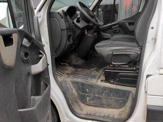 2013-renault-master-1436200-46227466