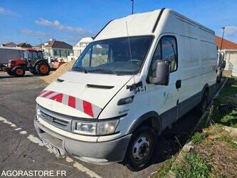 صورة ل عربات 2005 ايفكو 35C12