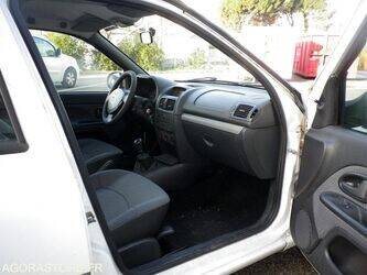 2010-renault-clio-1436218-46227791