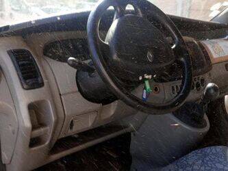 2004-renault-trafic-1436230-46227952