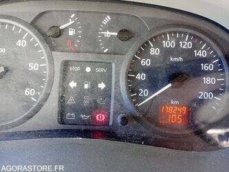 2004-renault-trafic-1436230-46227956