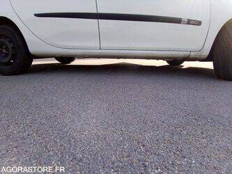 2009-renault-clio-1436256-46228398