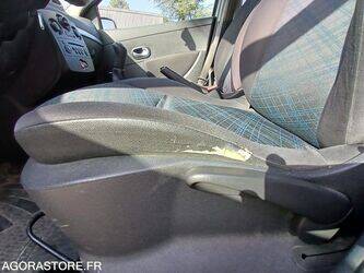 2009-renault-clio-1436256-46228406