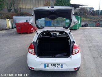 2010-renault-clio-1436262-46228486