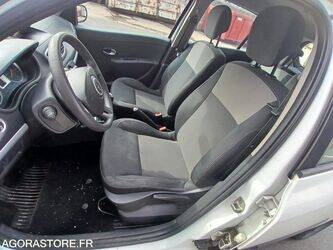 2010-renault-clio-1436262-46228489