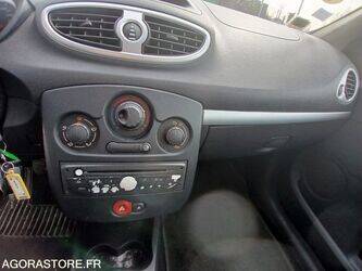 2010-renault-clio-1436262-46228492