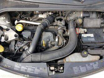 2010-renault-clio-1436262-46228493