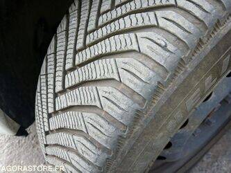 2010-renault-clio-1436262-46228494