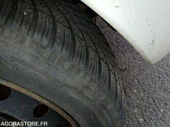 2010-renault-clio-1436262-46228495