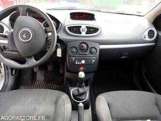 2010-renault-clio-1436262-46228496