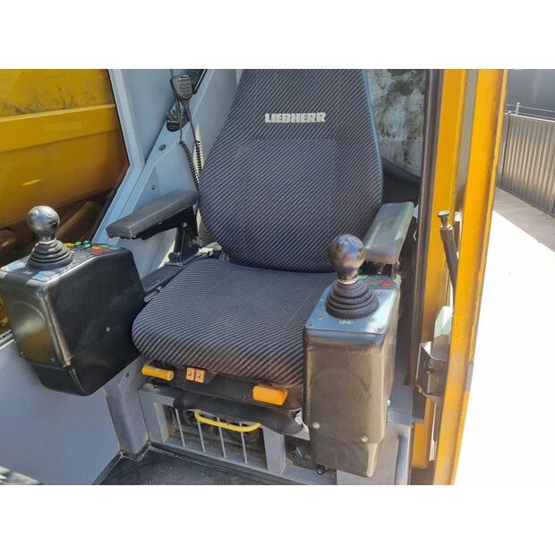 2005 Liebherr LTM1100-5.2-46228905