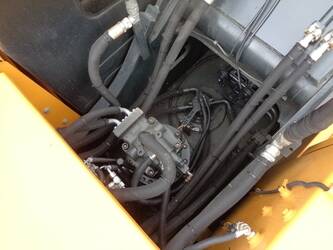 2022-hyundai-hx220-1436288-46228920