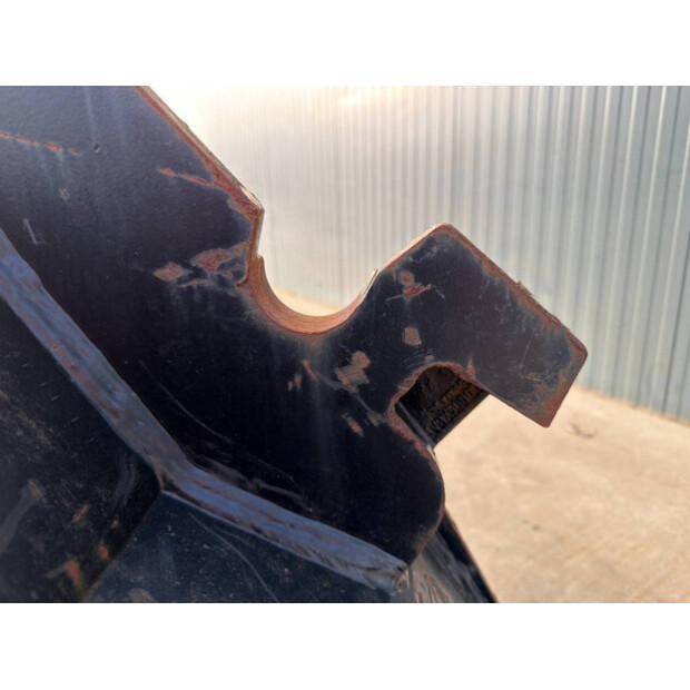 2015 فيراكتيرت CW20-46230257