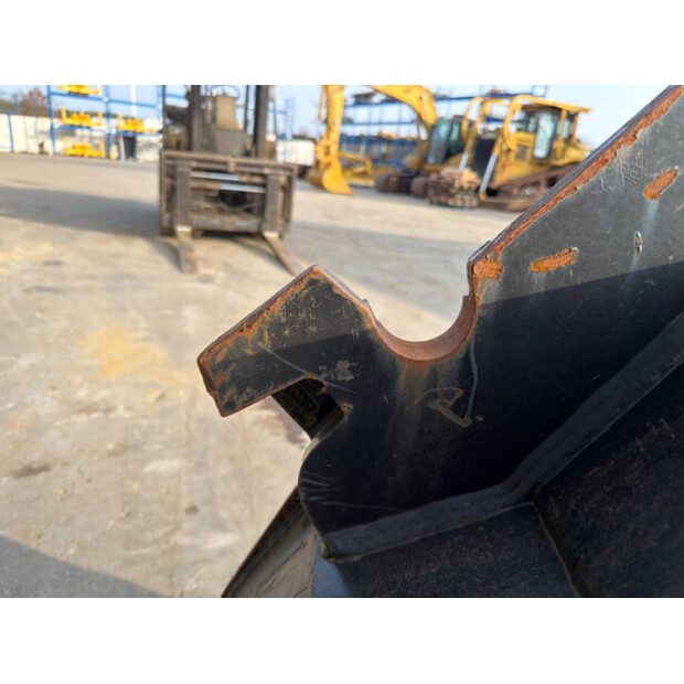 2015 فيراكتيرت CW20-46230258