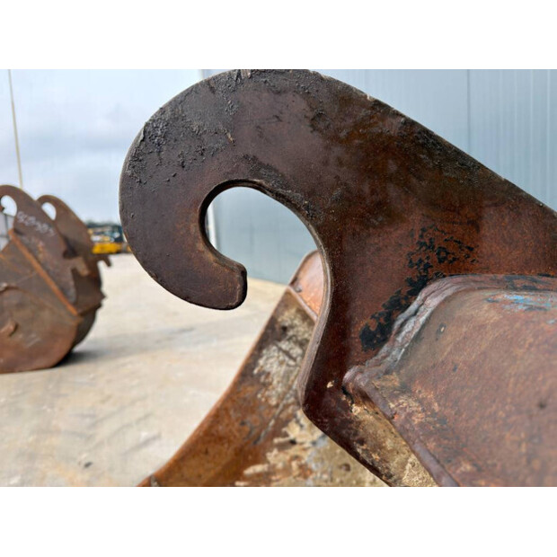 2011 فيراكتيرت CW40-46230276