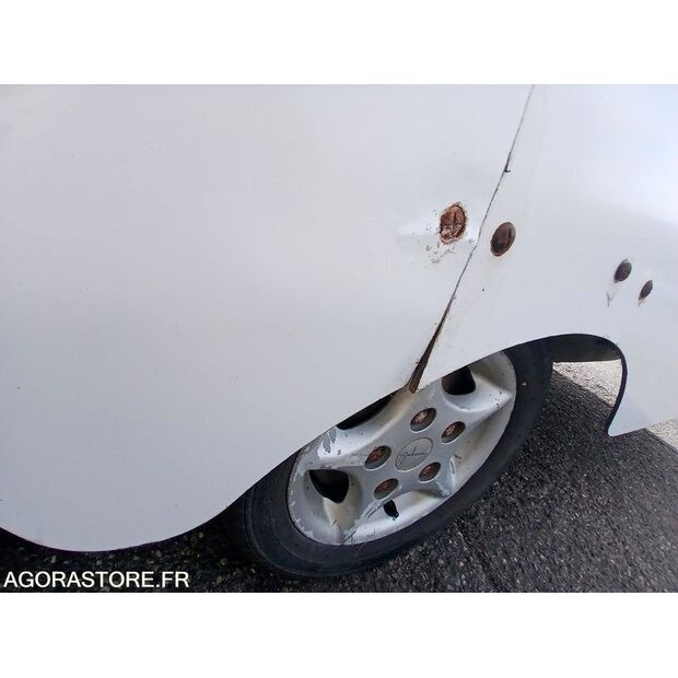 2015 رينو Master-46244670