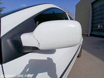 2009-renault-clio-1436256-46244735