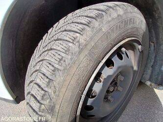 2009-renault-clio-1436256-46244739