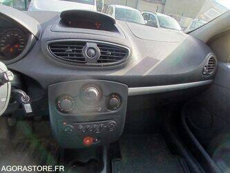 2009-renault-clio-1436256-46244746