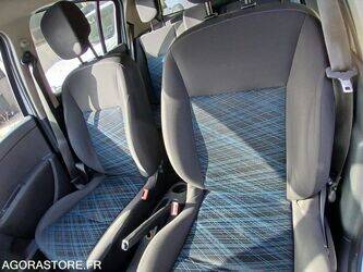 2009-renault-clio-1436256-46244748