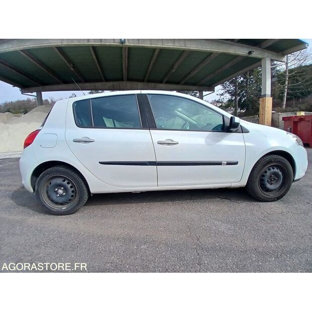 2010 Renault Clio-46244829