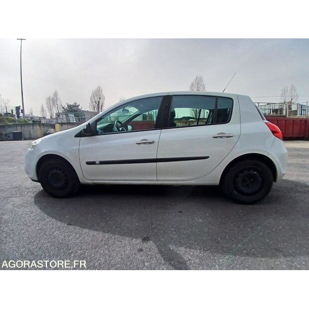 2010 Renault Clio-46244835