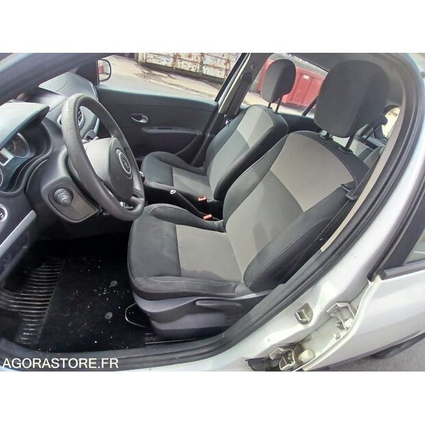 2010 Renault Clio-46244844