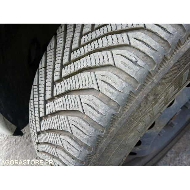 2010 Renault Clio-46244853