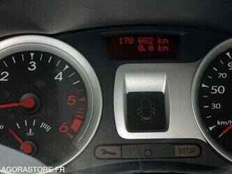 2010-renault-clio-1436262-46244857