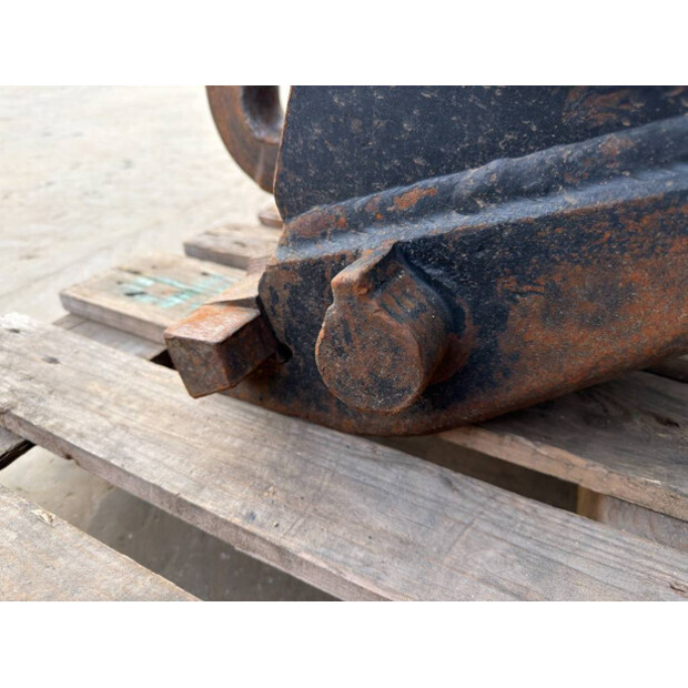 2016 فيراكتيرت CW40S-46246603