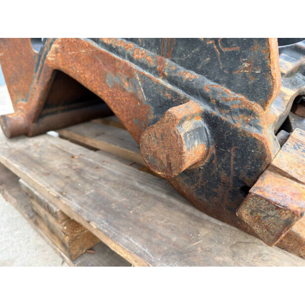 2016 فيراكتيرت CW40S-46246610