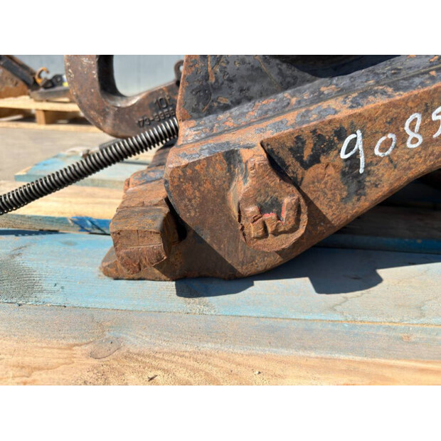 2008 فيراكتيرت CW40-46246619